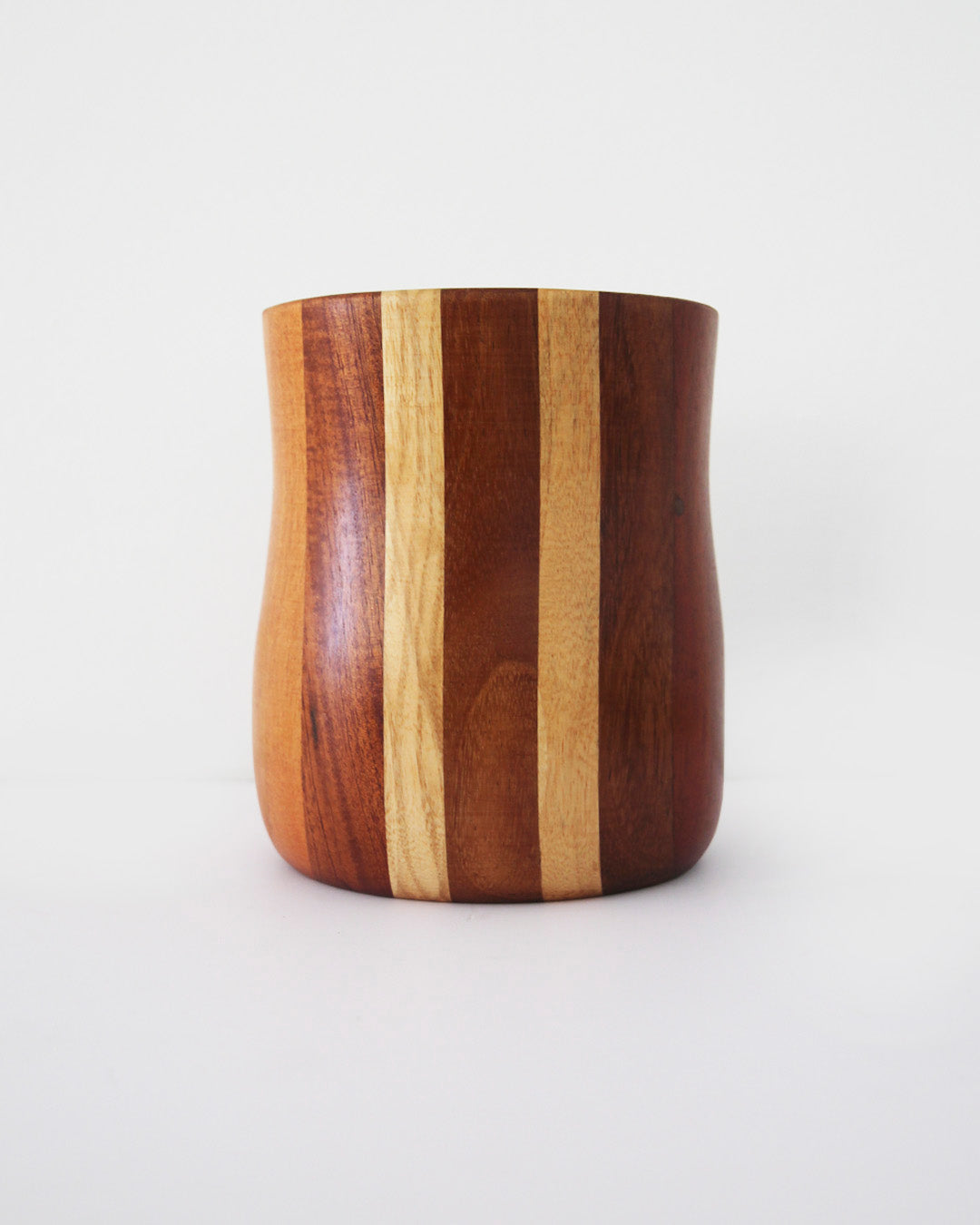 Maceta artesanal de madera