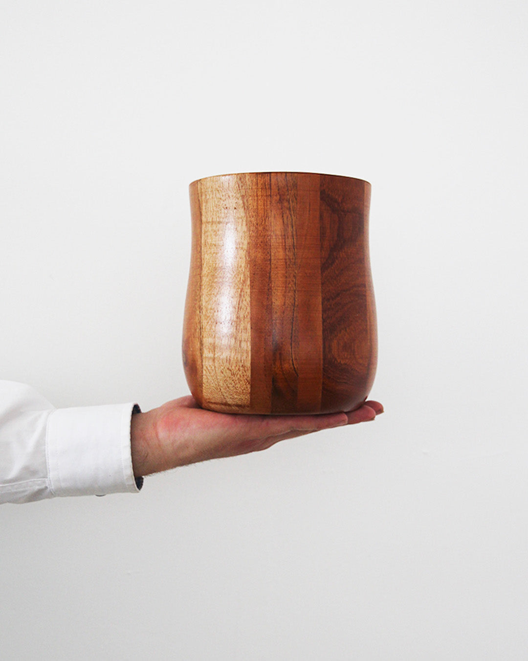Maceta artesanal de madera