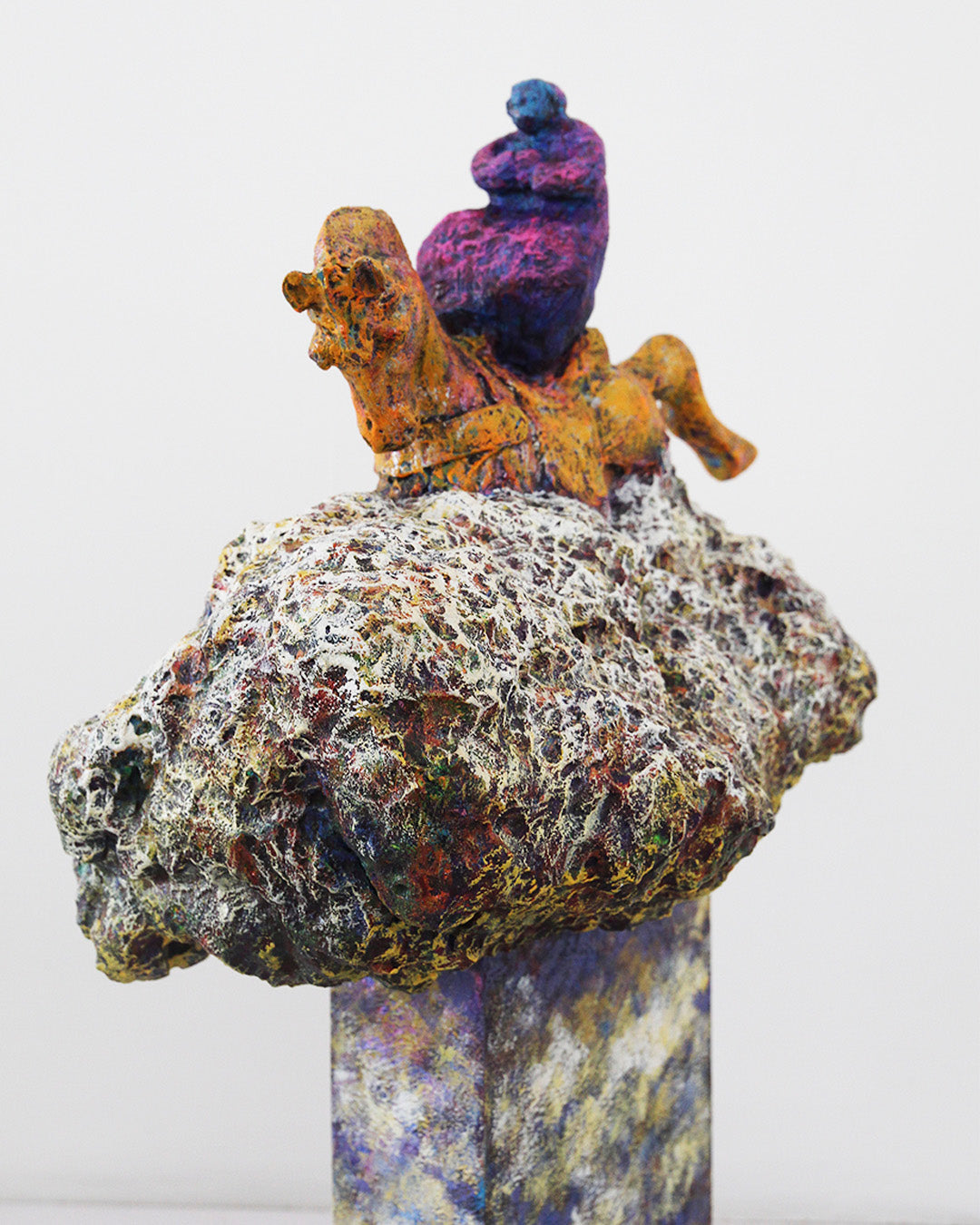 Escultura Cabalgando sobre Sueños / Artista Enrique Cay