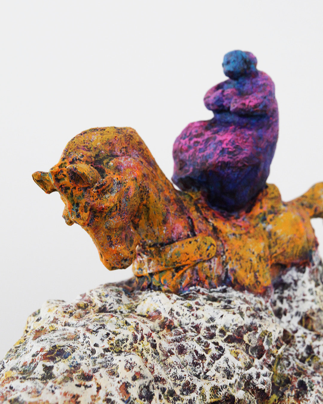 Escultura Cabalgando sobre Sueños / Artista Enrique Cay