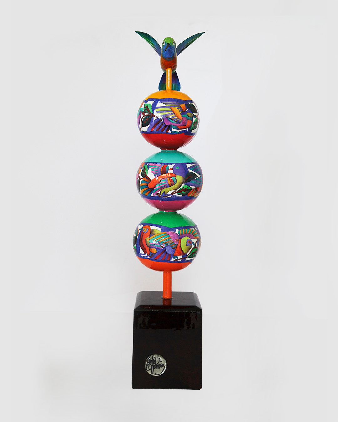 Escultura chinchin intervenido / Artista David Ordoñez