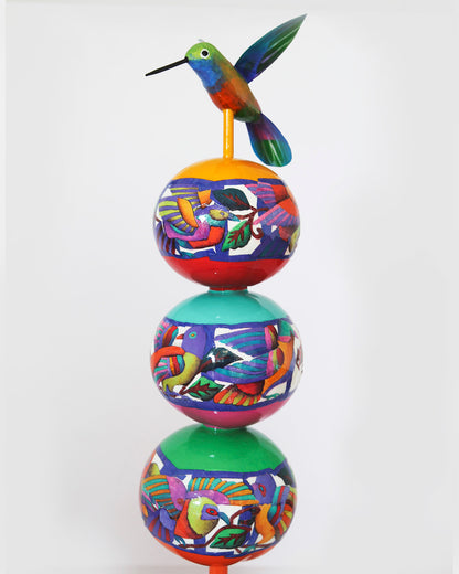Escultura chinchin intervenido / Artista David Ordoñez