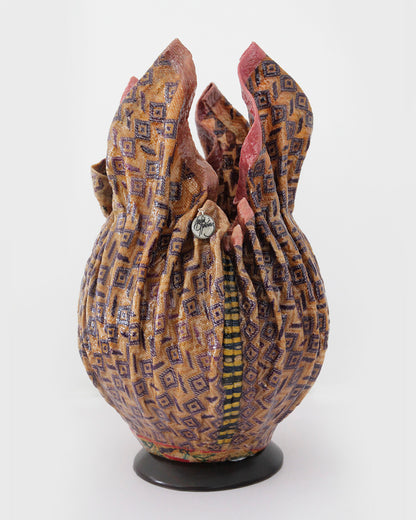 Jarrón tela de huipil de San Marcos / Artista David Ordoñez