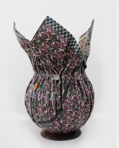 Jarrón de tela de huipil de San Marcos / Artista David Ordoñez