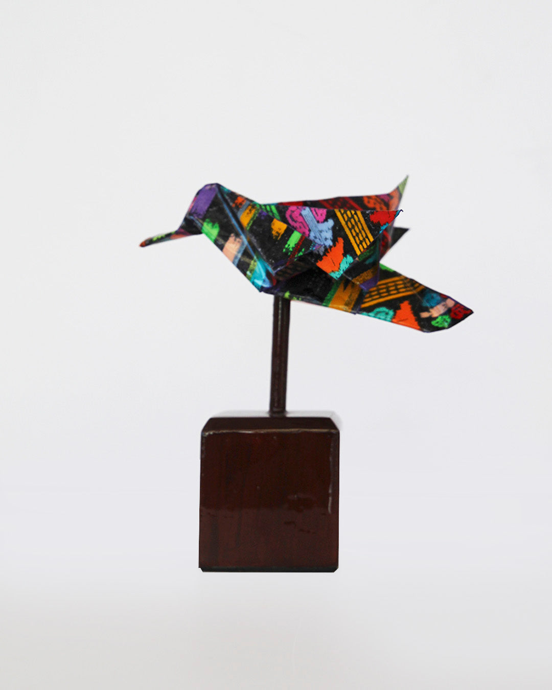Escultura Pajarita jaspes / Artista David Ordoñez