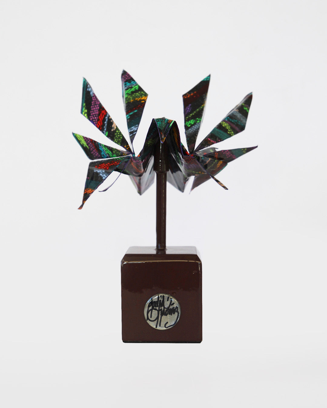 Escultura pajarita jaspes / Artista David Ordoñez