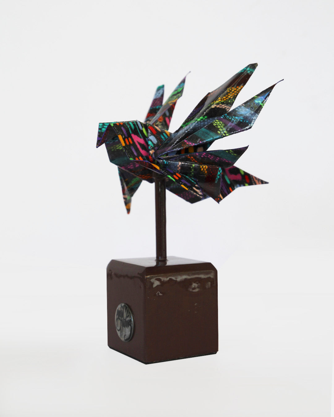 Escultura pajarita jaspes / Artista David Ordoñez